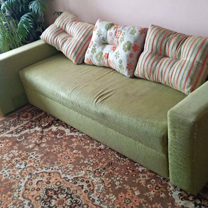 Диван розкладний.