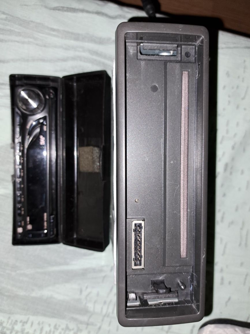 Radioodtwarzacz radio CD JVC samochodowy
KD-G322