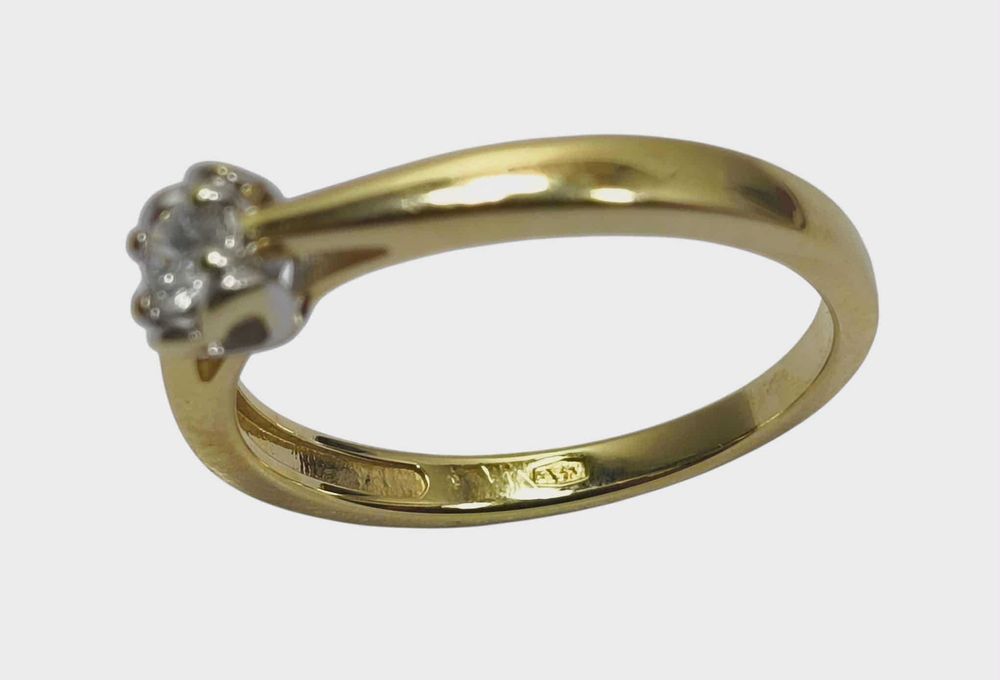 Złoty pierścionek 585 brylant  0,10 CT certyfikat , serce waga  2,27 g