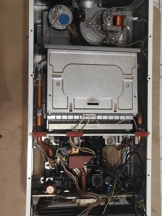 Газовий котел Ariston Glass 24/28FF