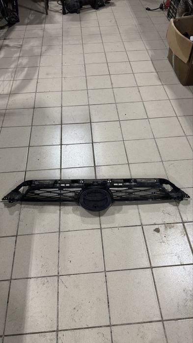 Оригінальна решітка радіатора Toyota 4runner 2014-2020