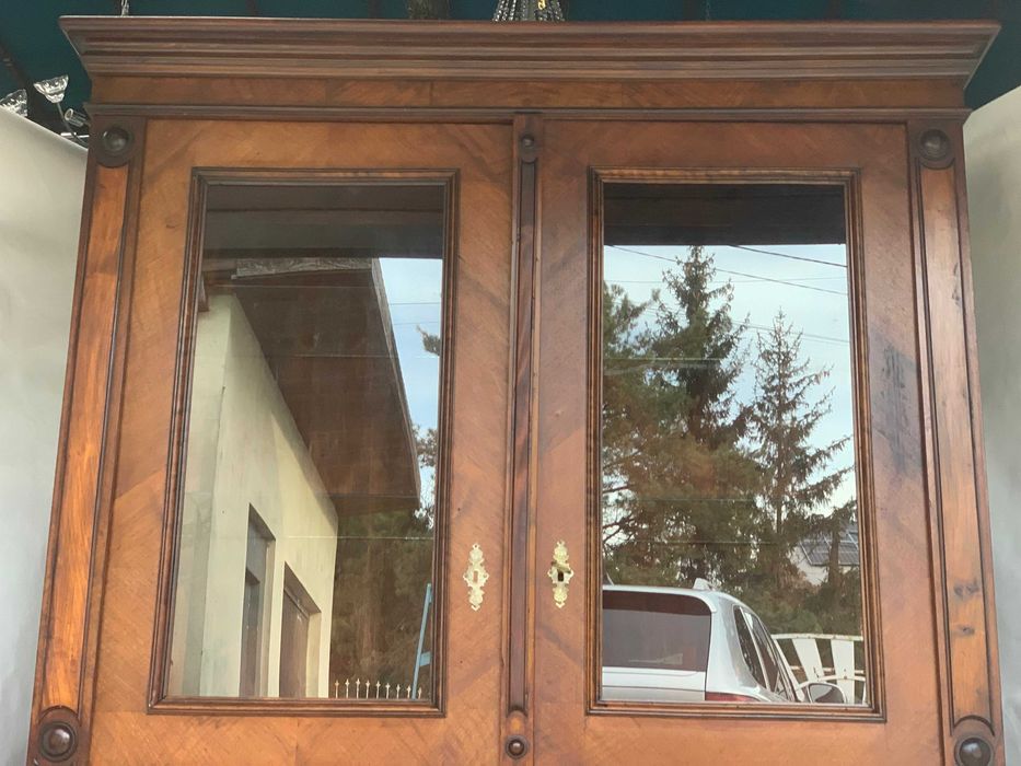 Kredens - Wtryna orzechowa z XIX wieku