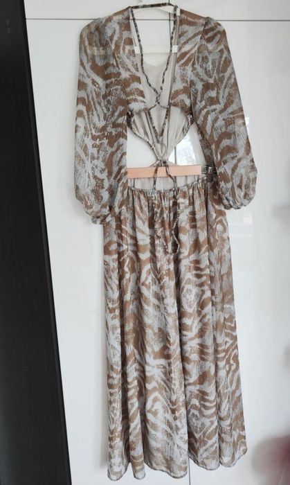 Zwiewna długa Sukienka z wycięciami i ozdobnymi plecami Zara xS