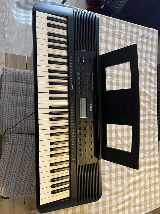 Teclado Yamaha PSR-273 – Como Novo! + Suporte