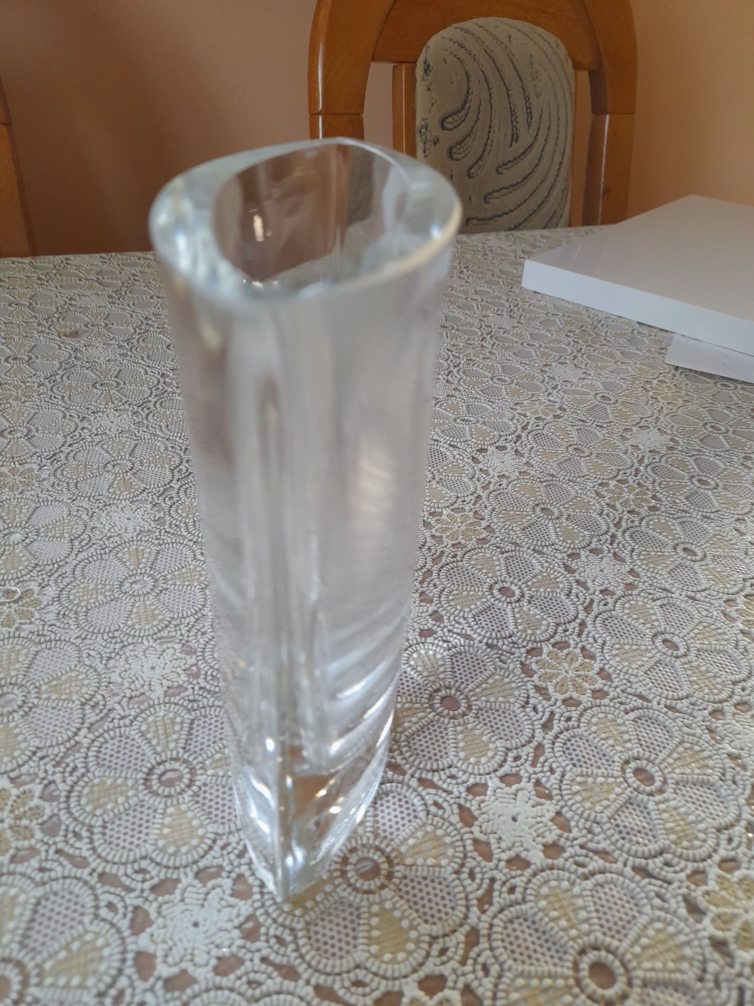 Oryginalny i elegancki mały wazonik