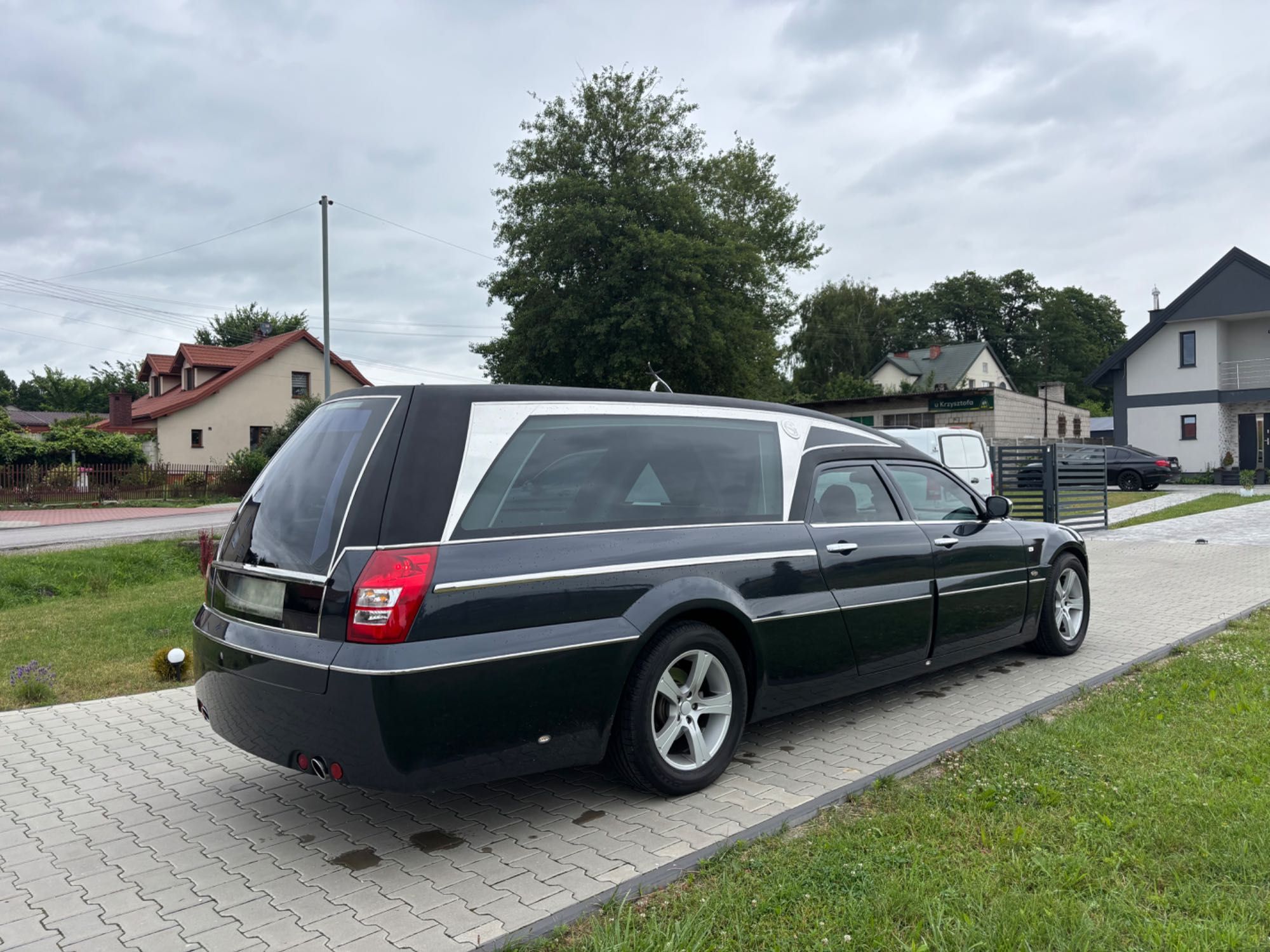 Karawan Pogrzebowy Chrysler 300C Intercar