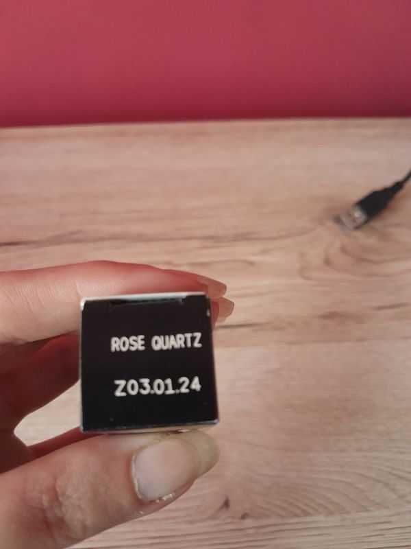 Lśniąca szminka z kwasem hialuronowym Hydramatic 3,6g Rose Quartz.