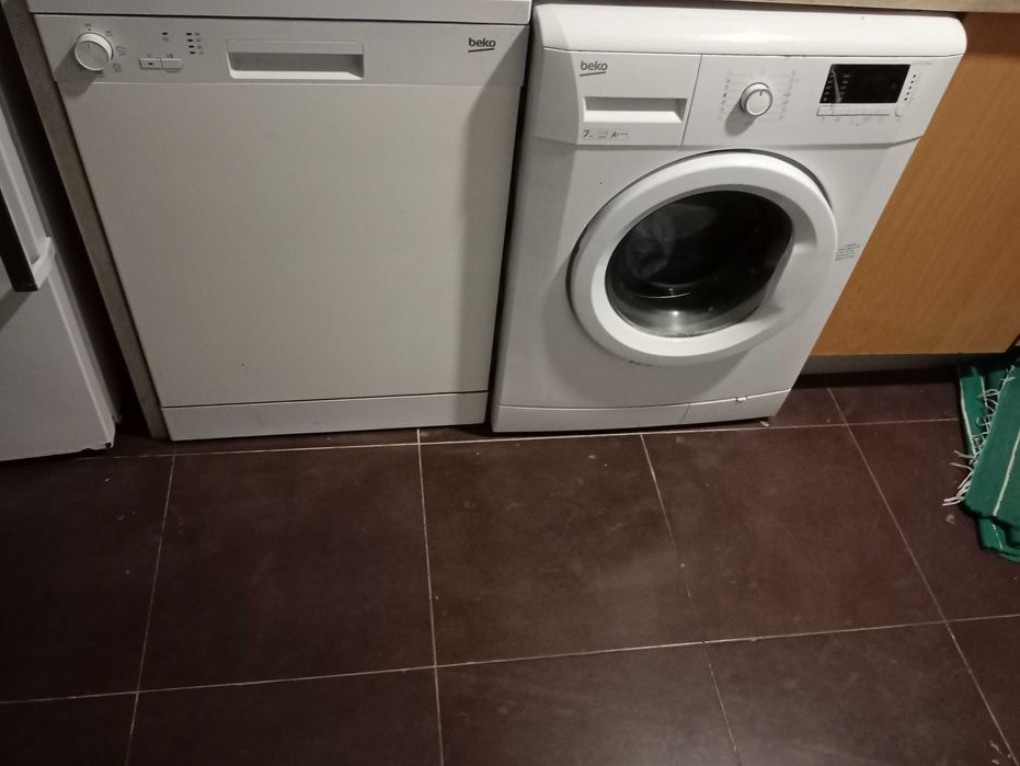 Venda de uma geladeira e duas máquinas (lavar e secar) tudo novo