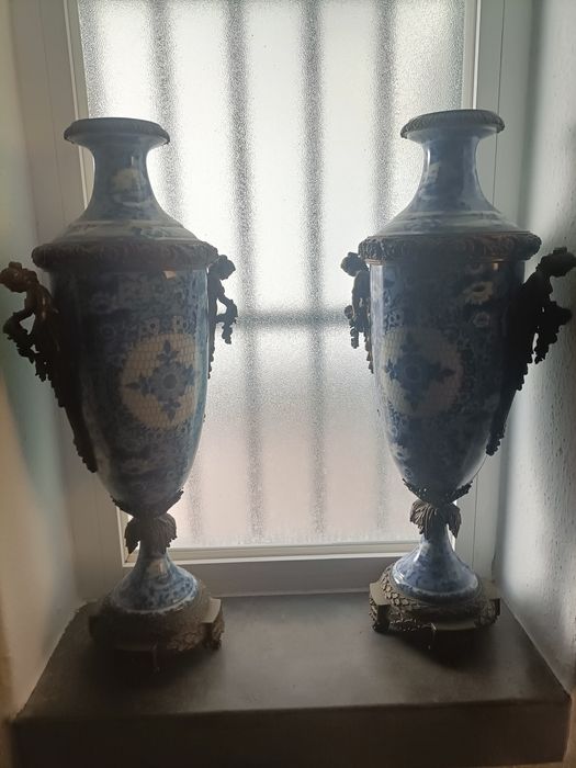 2 Jarrões antigos de Porcelana Espanhola