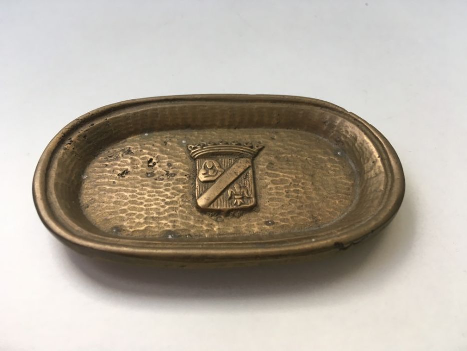 Prato em bronze com brazão