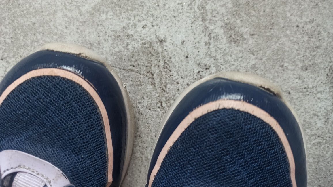 Buty sportowe dla dziewczynki Bartek 32