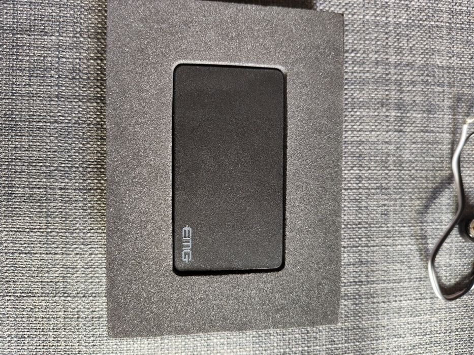EMG 60 Black (Neck)