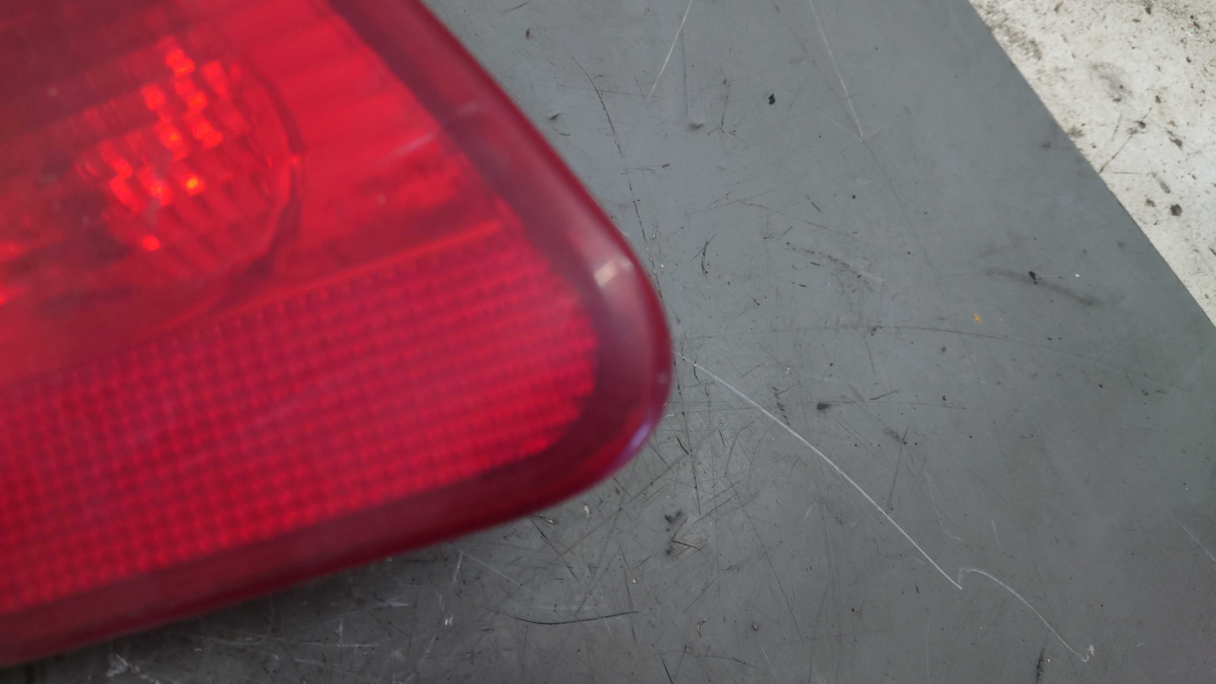Ford Galaxy 2 II Lampa Lewy Tył Lewa Tylna W Klapę
