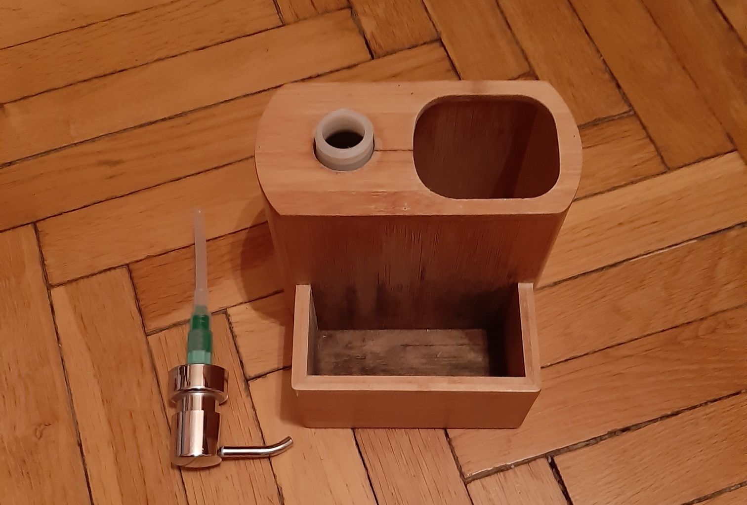 Podajnik przybornik do mydła drewniany drewno aplikator