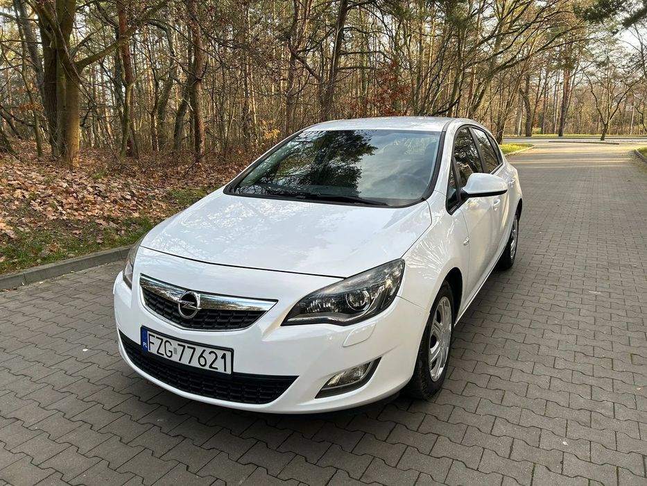 Opel Astra Opel Astra J 2010