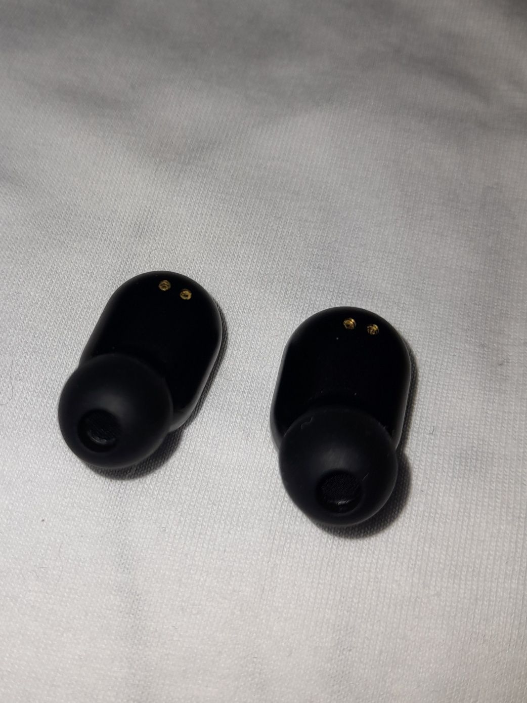 Earbuds Pretos Com Caixa