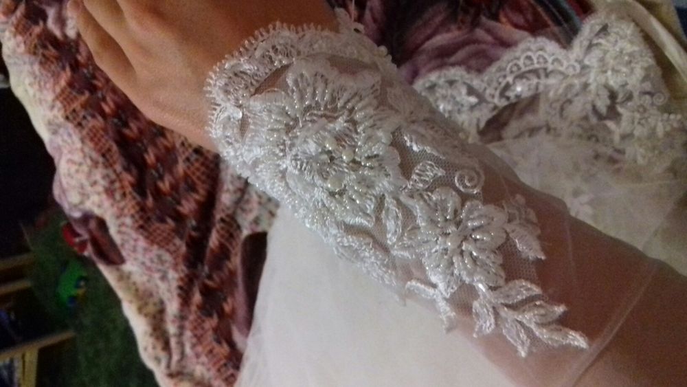 Неймовірно гарна весільна сукня