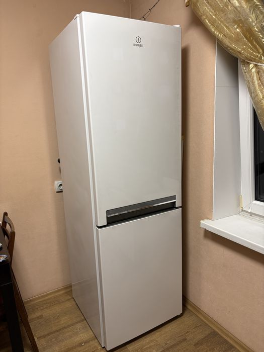 Холодильник Indesit