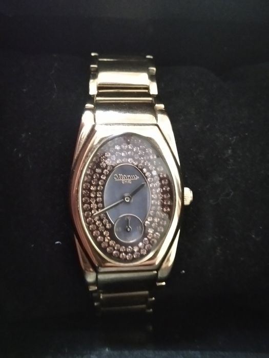 Годинник жіночий.