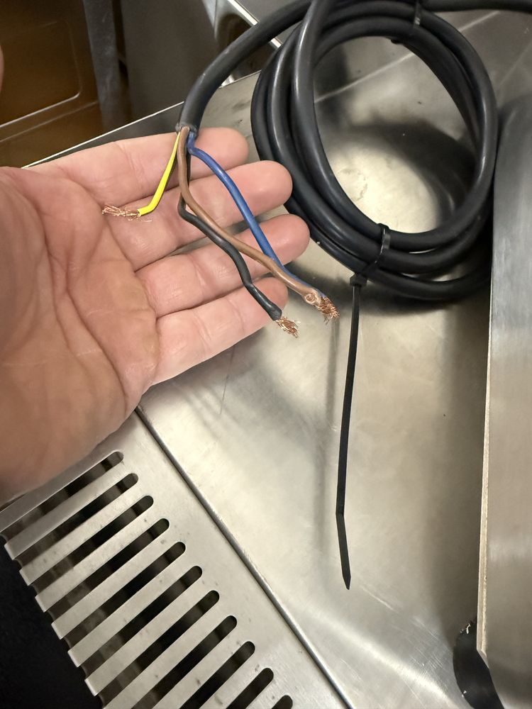 Maquina de descascar alhos de 3 a 5 kg muito nova