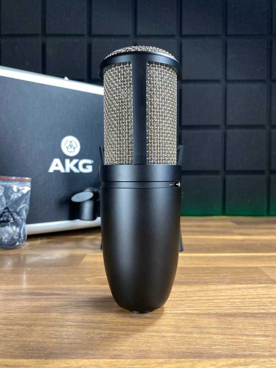 AKG Perception P220