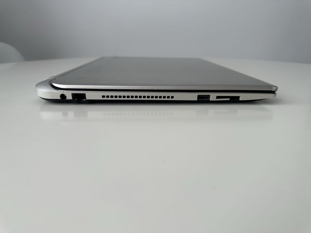 ТЕРМІНОВО! Ноутбук Toshiba S55T-B5223