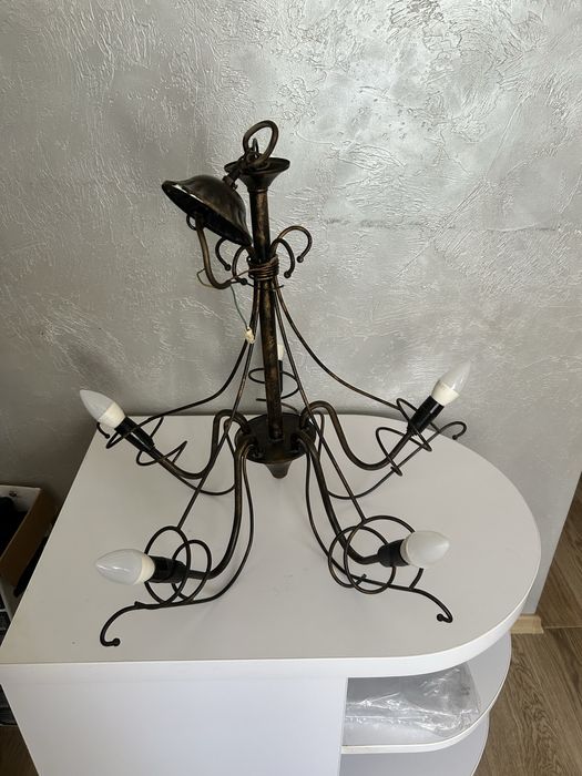 Żyrandol z żarowkami