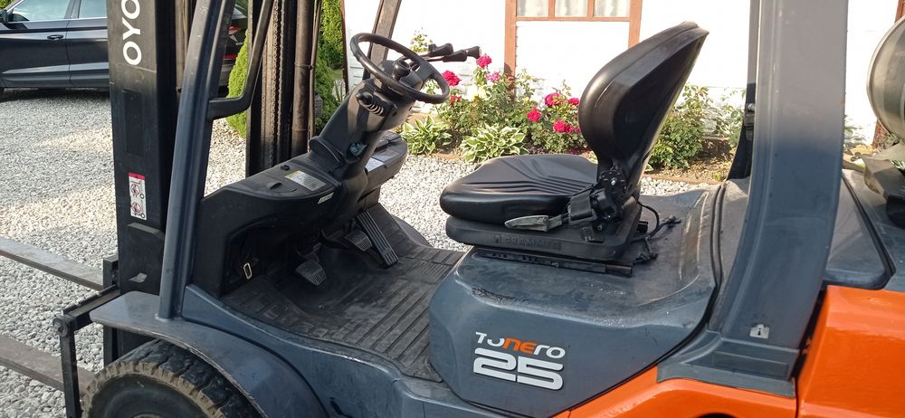 Wózek widłowy Toyota 8 02-08fgf25 2,5 tony