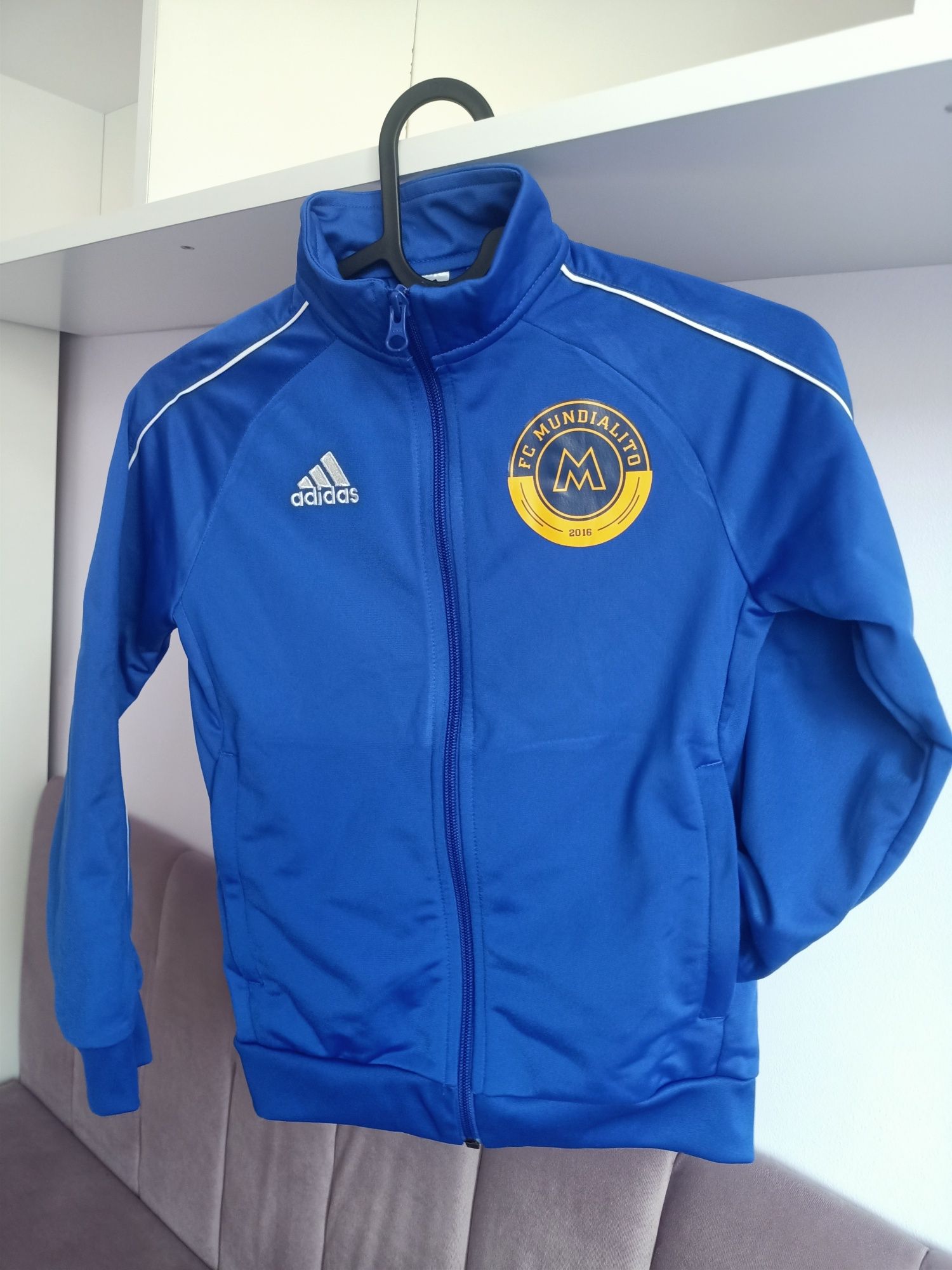 FC Mundialito, Adidas, zestaw, bluza, spodenki, getry, czapki komin