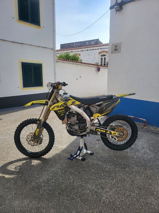 Suzuki Rmz 250 de injecção. 
Ano 2011
Tem 3 mapas 
Nada a apontar a mo