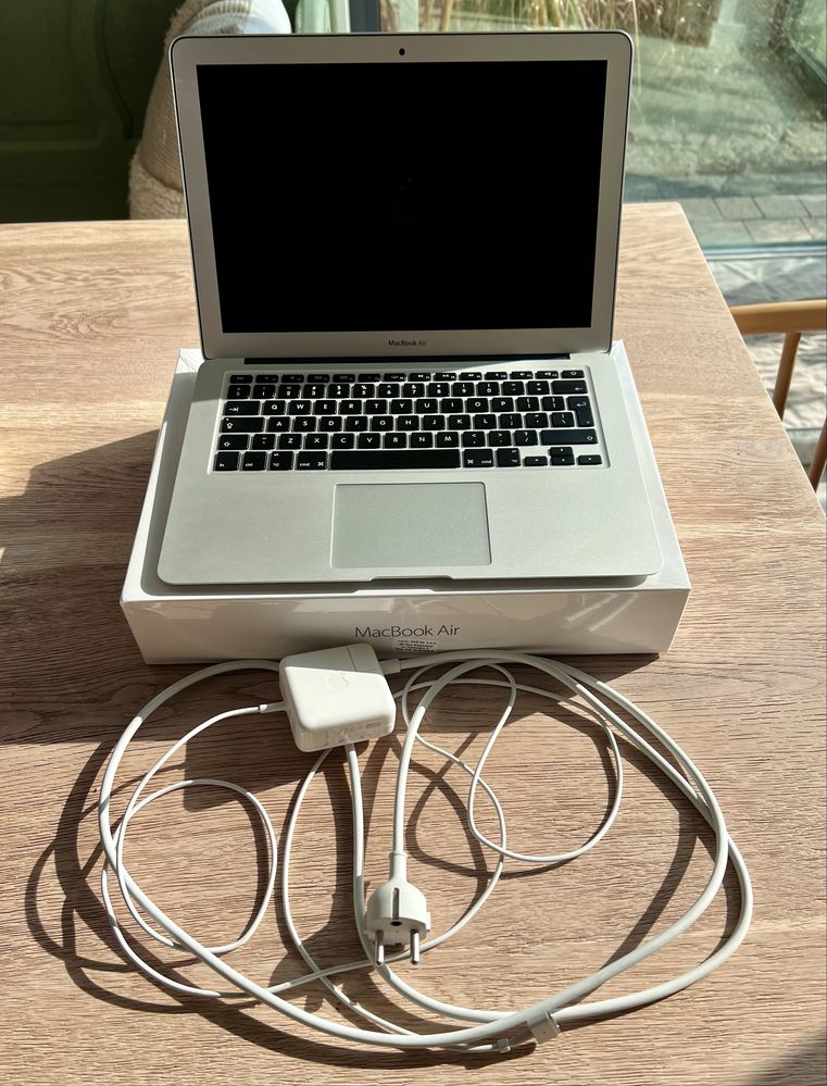 Laptop 13” apple
