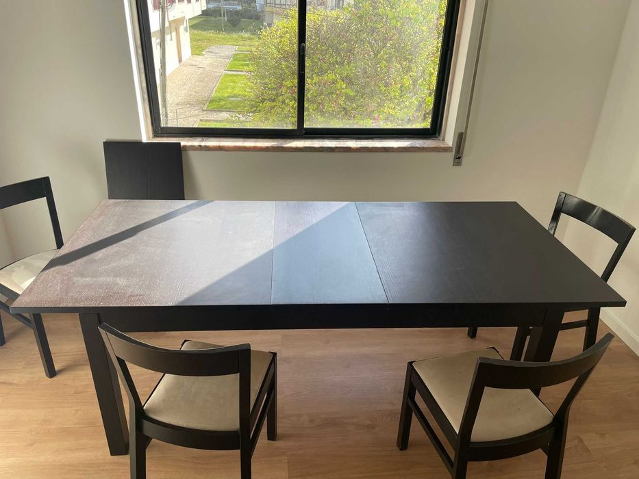 Conjunto mesa de jantar extensível IKEA modelo BJURSTA + 4 cadeiras