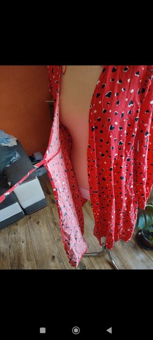 Czerwona sukienka w czarne serca z viscozay