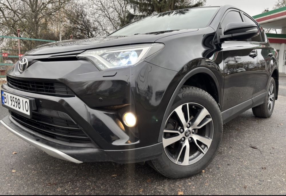 Продам Toyota RAV4 2015, 2.0 CVT, 4WD
