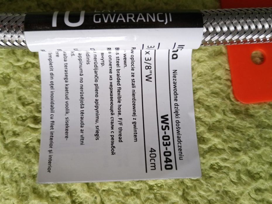 Wężyki  do instalacji wodnej.