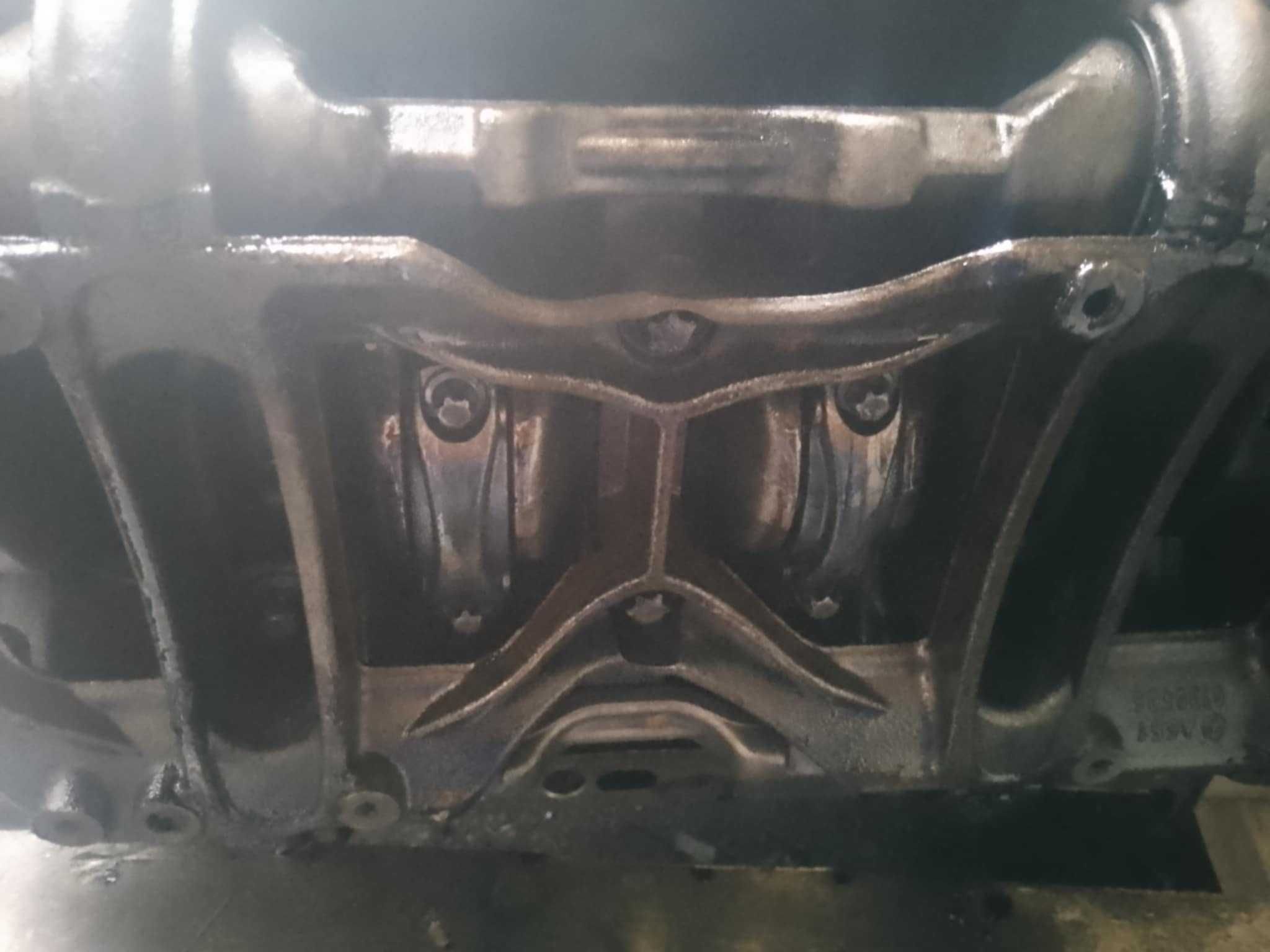Dół silnika słupek blok silnika Mercedes 651 w205