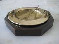 Cinzeiro antigo cobre+base hexagonal madeira,1930