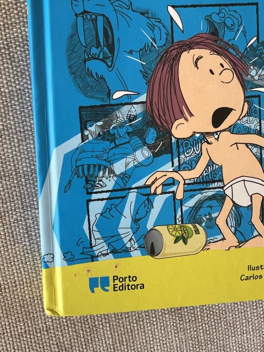 Livro juvenil “Estranhão: viagem no tenpo em cuecas”