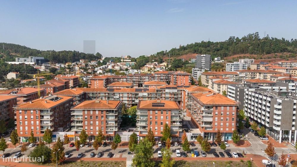 T4 de Luxo com Terraço de 50m2 na Quinta da Portela | Piscina e Confor