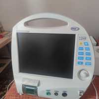 Монитор UM-300 patient monitor
