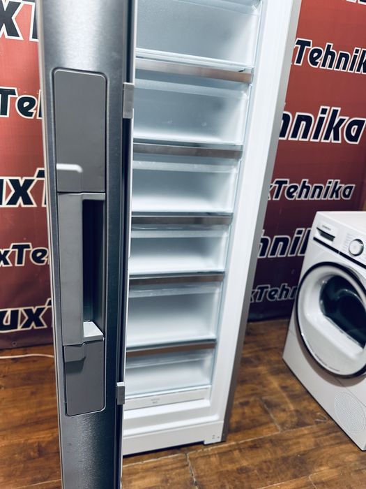 Морозильна камера Miele FNS 4882 D