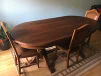 Mesa de jantar e cadeiras