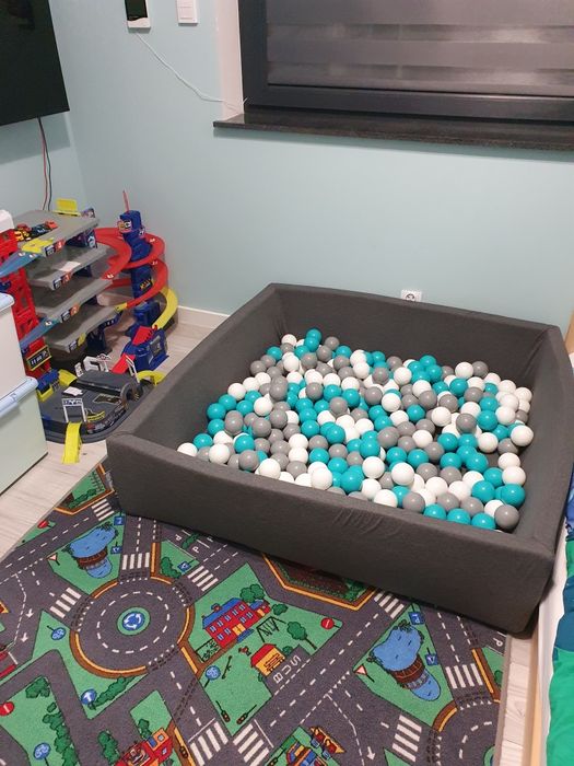 Suchy Basen z kulkami 300szt. KiddyMoon