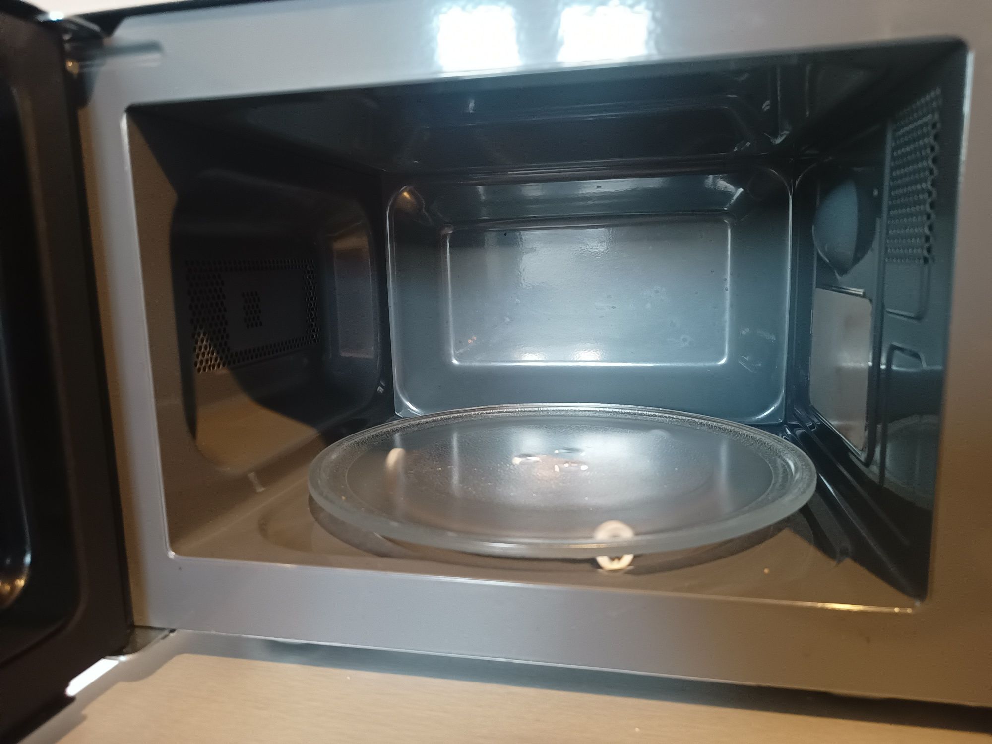 Mikrofalówka 20L 800W SHARP YC-MS02

YC-MS02 

YC-MS02