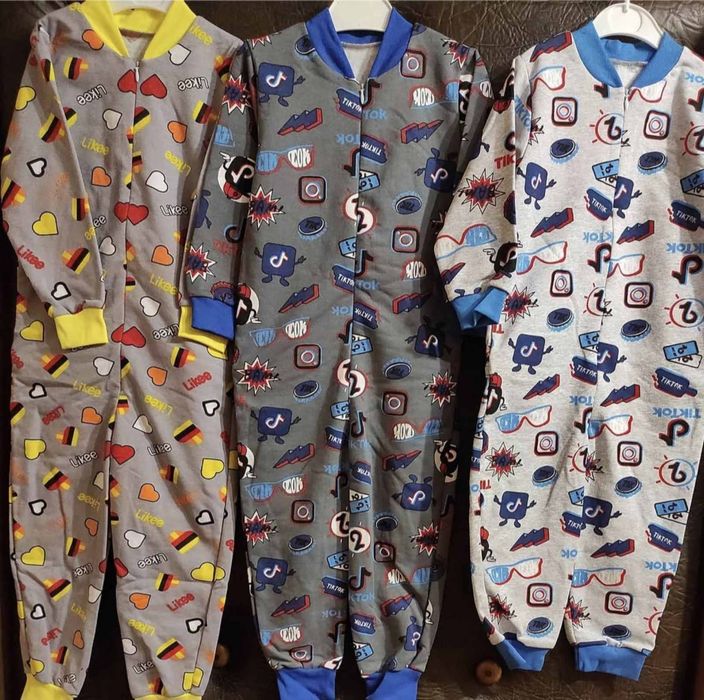 Продам дитячі речі