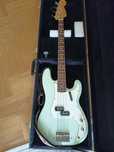 Squier Precision Bass Classic Vibe 60s z PU Merlina