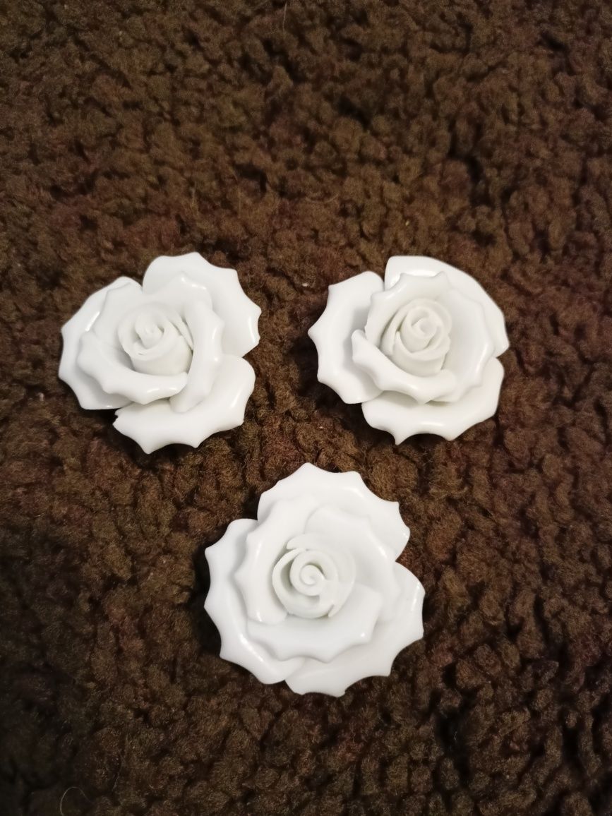 Róża kwiat ceramiczny z ceramiki biały różyczka kwiatek biała