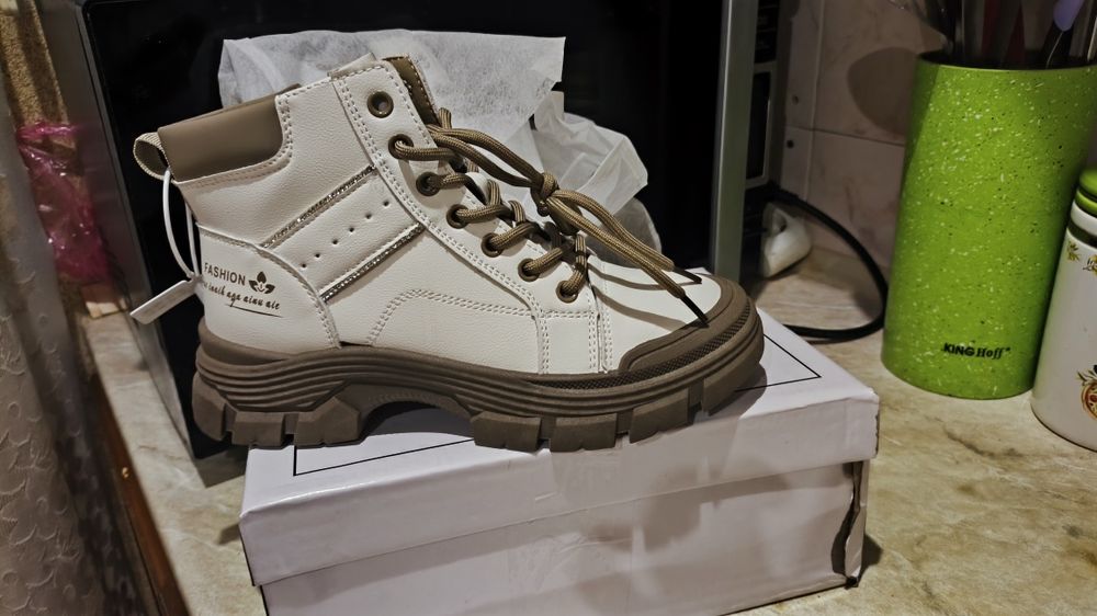 Взуття жіноче 38