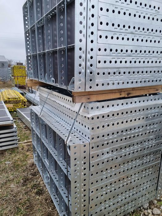 PODPORY STROPOWE Korony Trójnogi Stemple Budowlane