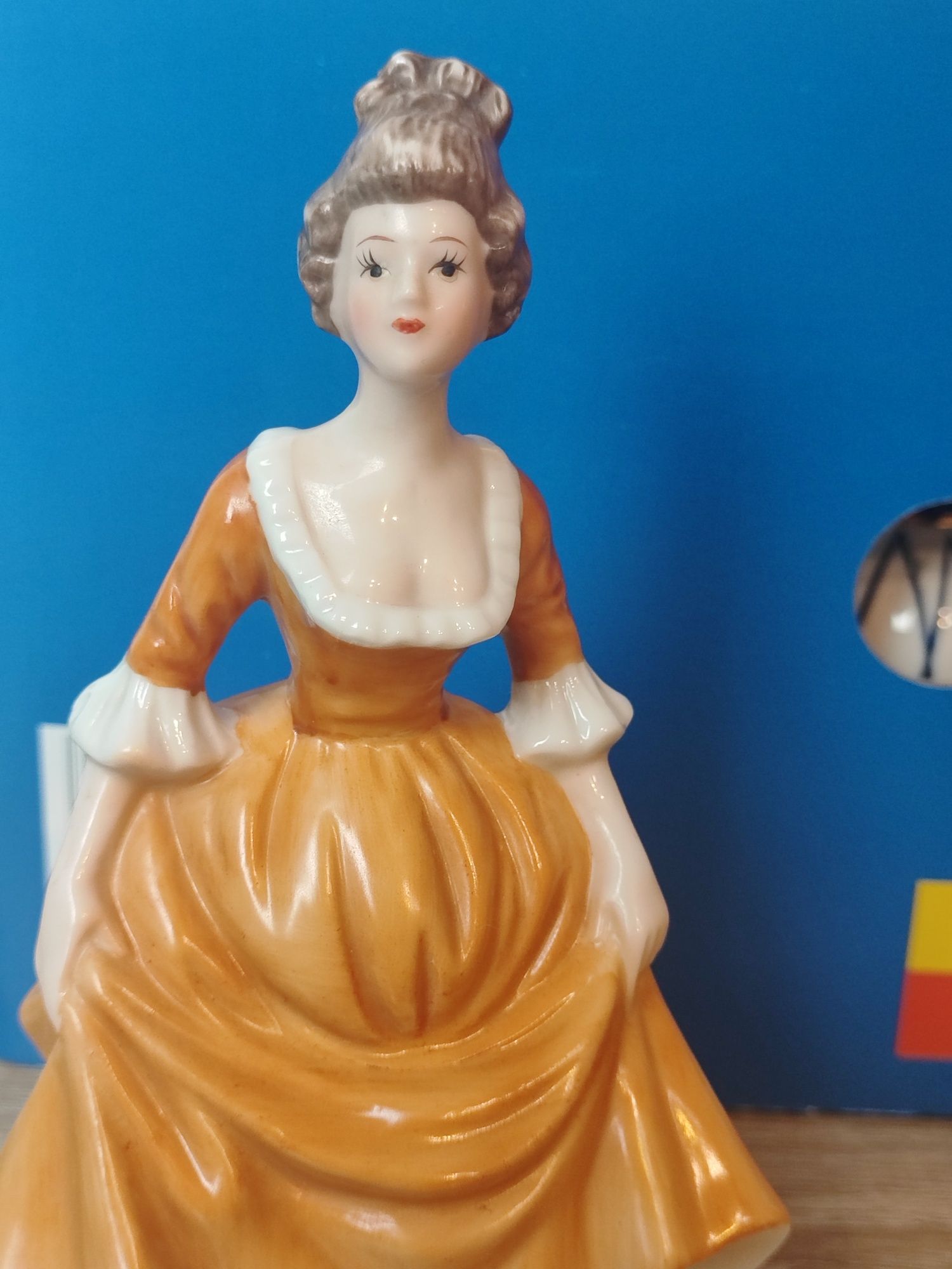 Stara porcelana.Dwie Piękny Figurki kobiet .Alfretto of London